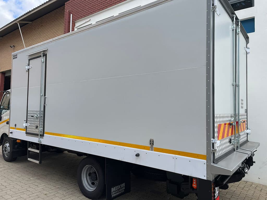 Single side door